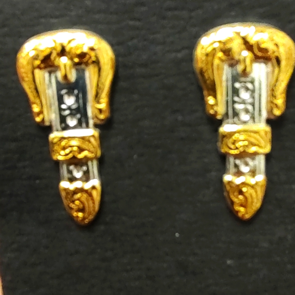 NWOT UNIQUE Belt with Buckle Earrings in gold and silver tone